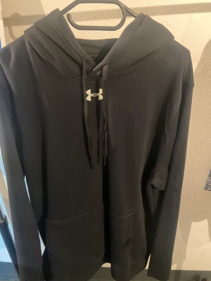 Under armour hoodie  - Under armour hoodie ny och aldrig använd storlek xl 
