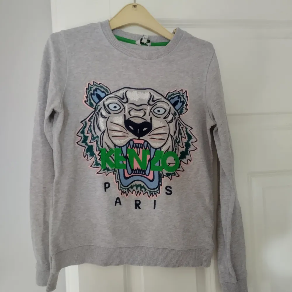 Kenzo Paris Grå Sweatshirt i mycket gott skick!. Tröjor & Koftor.