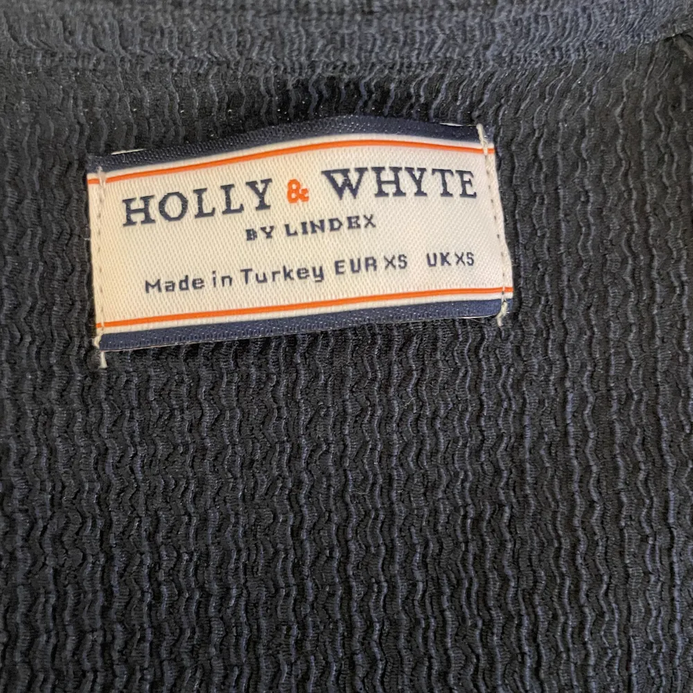 Fin och använd Holly & White tröja💓 ( den kom aldrig till användning hos mig) . Blusar.
