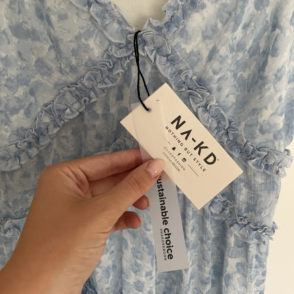 Ljusblå söt liten klänning från NA-KD i storlek 36. Aldrig använd, endast provad!. Klänningar.