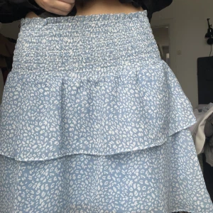 Chelsea kjol - Använder inte längre denna super fina volangkjol från Chelsea. Köptes för 449kr förra sommaren 💘💘 pris går att diskuteras!!