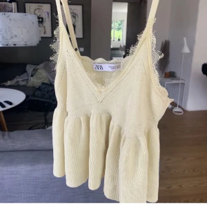 Zara topp - Säljer denna fina slut sålda toppen från zara🫶