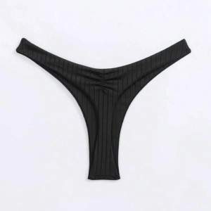 En svart bikiniunderdel från shein i storlek S. Aldrig använd 🩷lånade bilder från hemsidan!