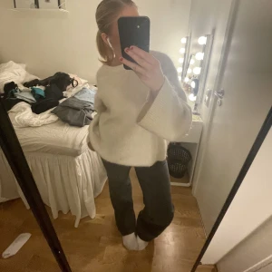 Mid rise kostymbyxor - Säljer dessa as snygga kostymbyxor som tyvärr inte kommer till någon användning 🙏 de är lågmidjade/ midrise (ny pris 700) 