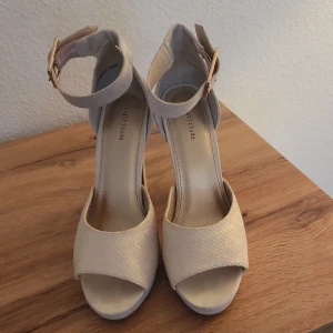 Sandaler  - Väldigt fina och bekväma sandaler.