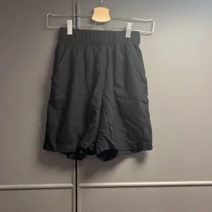 Shorts  - Supersköna shorts! Högmidjade shorts i väldigt fint skick!