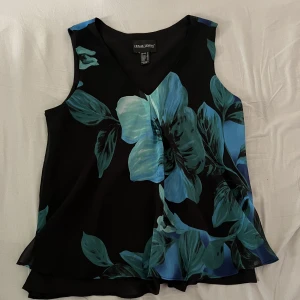 Blus linne - En super fin blus/linne som aldrig har använts. Inga de. Skriv om ni har frågor🫶🏼priset går att diskutera 