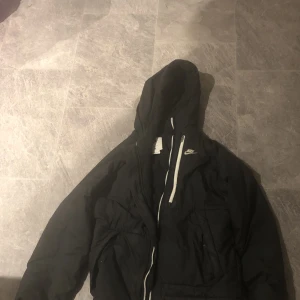 Nike jacka - Vinter jacka märke : Nike bra kvalite skön och varm