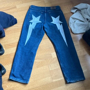 Mörkblå bapesta jeans - Egen målade bapesta jeans gjort på högkvalitativ wrangler jeans. Pris kan diskuteras vid snabb affär