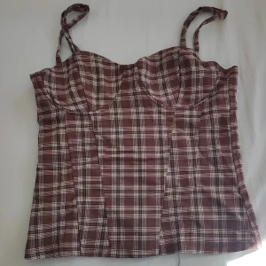 Korsett topp  - Brun korsett som inte kommer till användning 