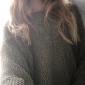 Ihållig tröja från pull and bear  - I jätte bra skick har aldrig haft på mig