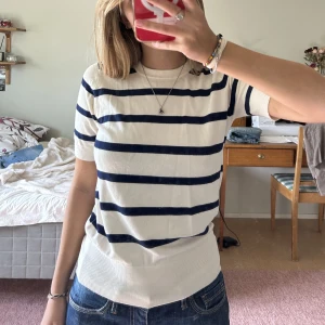 Randig topp från Zara - Randig stickad tröja från Zara i storlek S! Använd få gånger. ☺️💕