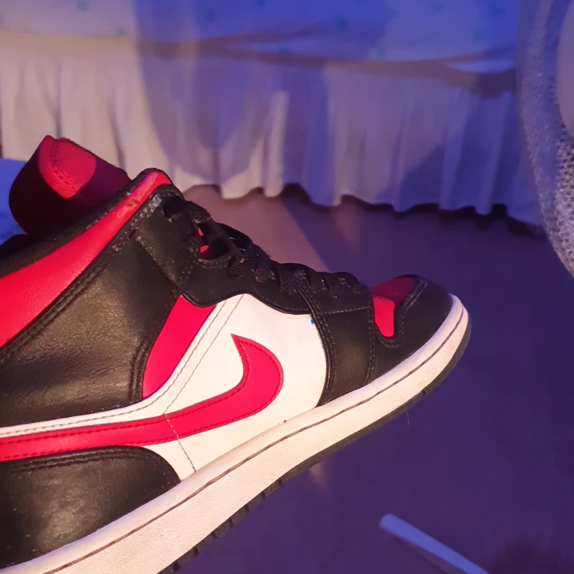 Jordan 1 mid fire reds - 90