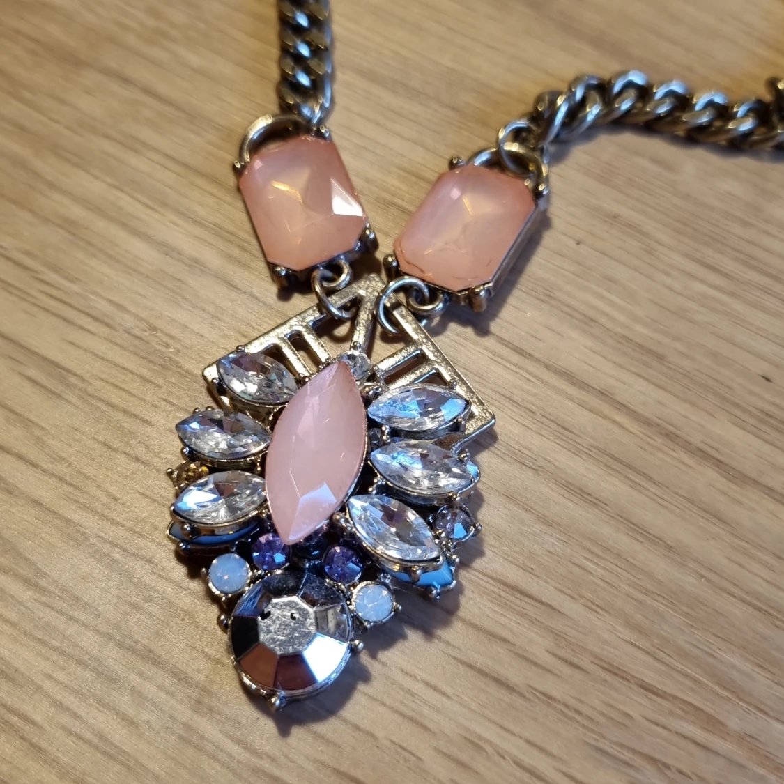 Halsband med stenar - 90