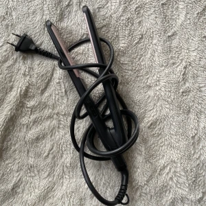 Plattång - Plattång från philips. Den fungerar mycket väl men använder ej då jag köpt en ny. 