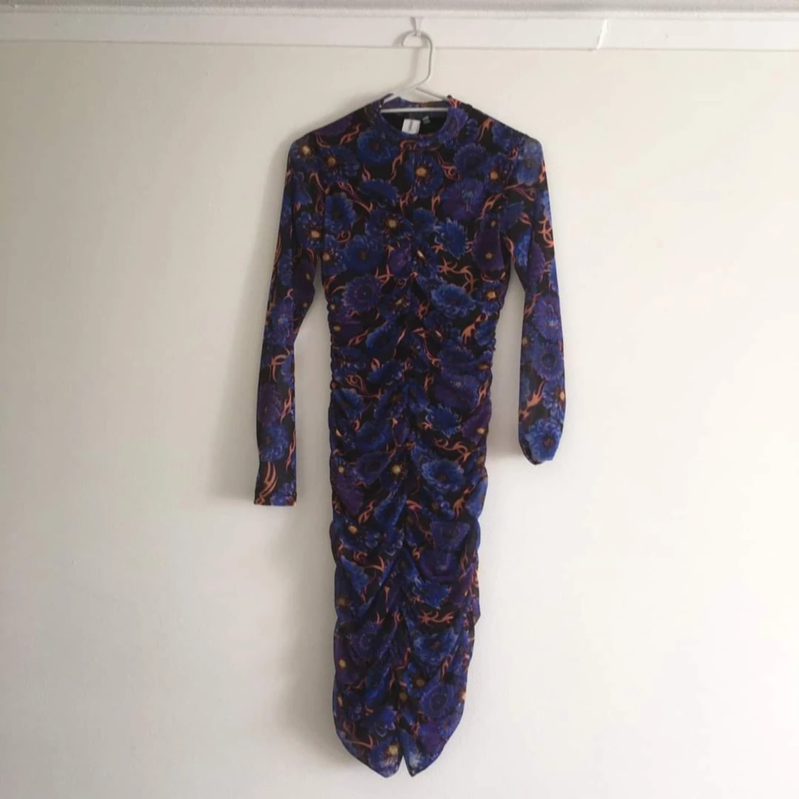 Mönstrad draperad mesh-klänning - 90