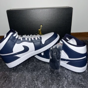 Jordan - Säljer mina fräscha Jordans. Inte använda mycket alls. Bra kvalite Skick 10/10 Om du har några frågor hör av dig bara.