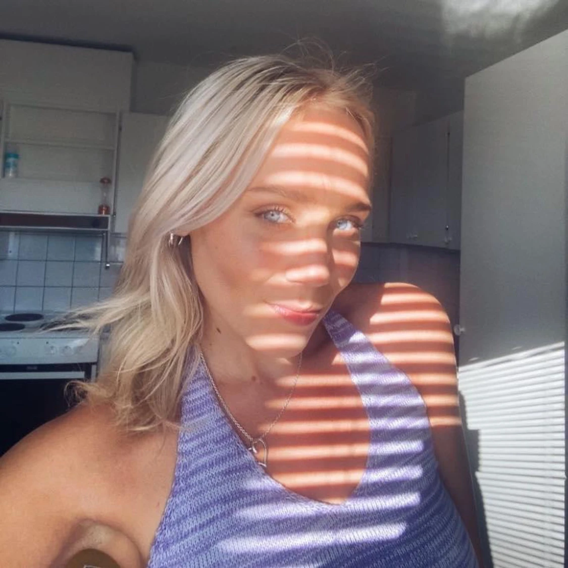 Lila halterneck klänning