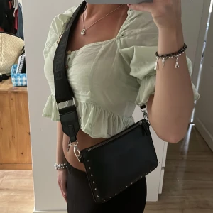 Carin Wester väska - Säljer denna väska ifrån Carin Wester i mycket bra skick❤️