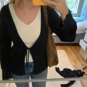 Svart kofta - Jättegulligt svart kofta💕