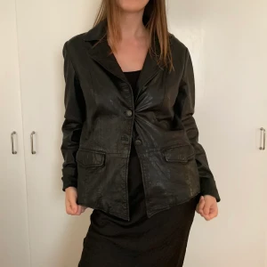 Läderjacka svart - Jacka i äkta läder från Jofama❣️