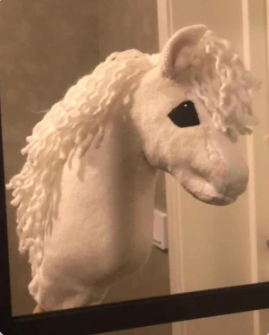 Käpphäst  - Nu säljer jag ”fs iris” farastable har gjort. Köparen betalar för frakten och står ej för postens slarv.