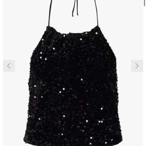 Glittrig topp - Säljer en fin glittrig fest topp som endast har används 1 gång💞pris kan diskuteras. köpt för ca 300kr 