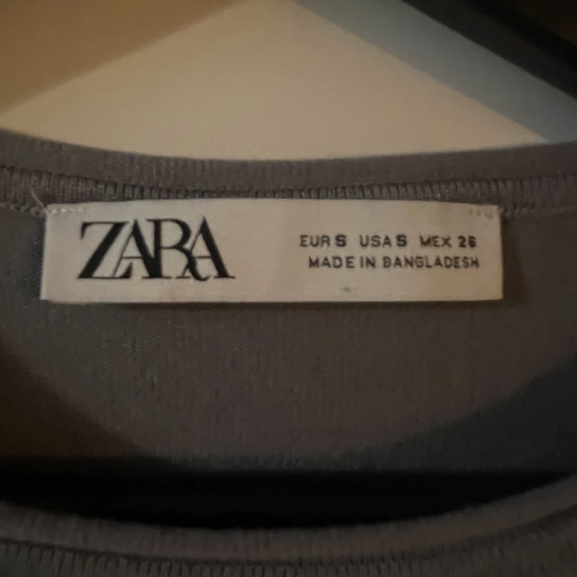 Grå långärmad tröja  - 90