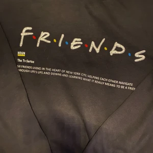 Friends tröja - Friends tröja från H&M som aldrig används