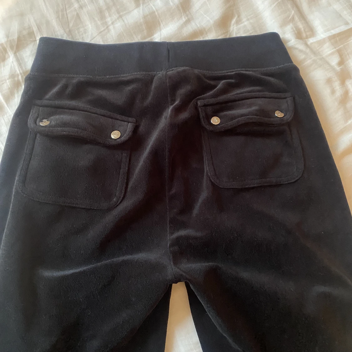 Svarta Juicy Couture byxor - 90