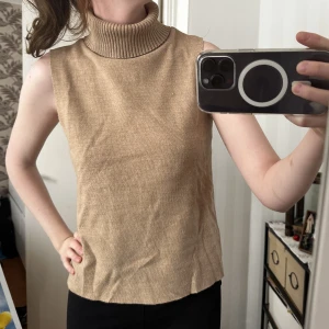 Pololinne - Fint linne med polokrage 