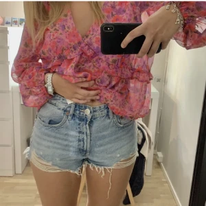 Shorts  - Säljer mina zara shorts då dom är för små för mig. Storlek 38 men passar 36 också. Nypris 350