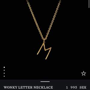 Söker detta wonky letter halsband från Maria Nilsdotter med bokstaven E, hör av er om ni har detta, kan betala bra 🫶🏼💕🌸🩷