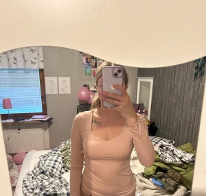 Tröja - Kan hämtas i sundsvall eller fraktas mot fraktkostnad!