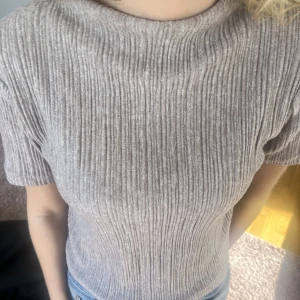 topp - topp från zara i väldigt bra skick, använd ett fåtal gånger💗 