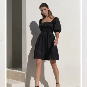 NOMINO Cami dress slutsåld! - Helt ny klänning från byNomino med lapp kvar i stl S. Passade inte mig storleksmässigt. Nypris: 1350kr