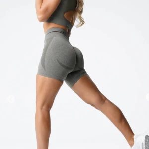 NVGTN Contour seamless shorts - Contour seamless shorts från NVGTN i storlek S, färgen Khaki. Aldrig använda.  Köparen står för frakten!