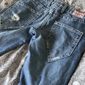 True religion jeans som jag köpte hör på Plick men säljer eftersom de ej passade mig💕 De är i jättebraskick och har själv aldrig använt dem !lånade bilder!