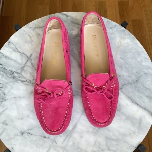 Parisienne loafers / skor - Parisienne loafers ceriserosa storlek 39. Mycket fint skick.