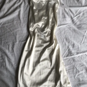 Söt klänning  - Kort klänning (mini dress) som har provats på 1 gång inget mer. Ser ut som helt ny.