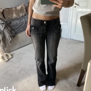 H&M Jensen  - Svarta  Populära H&M Jensen! Skriv om ni vill ha mer bilder! Köpa direkt 400