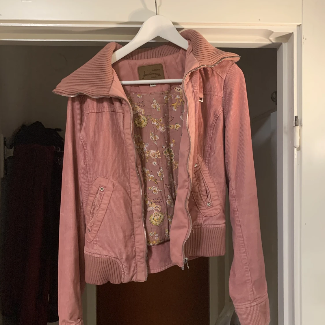 Rosa jacka - 90