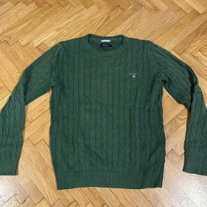 Gant kabelstickad tröja grön - Gant tröja, kabelstickad, storlek S, bra skick. 