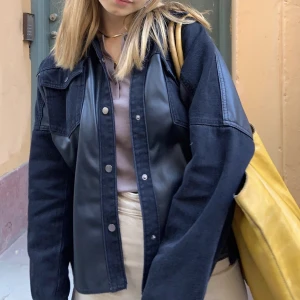 Jacka skinn - Fake skinn + jeans jacka combo. 