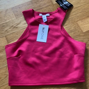 Crop top Nelly - En ny top från Nelly