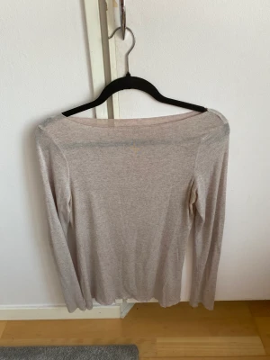 Intimissimi tröja  - Jätte fin beige trendig intimissimi tröja i storlek M!