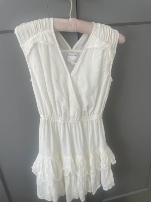 Designer remix giros klänning  - En jätte snygg klänning från remix designer remix girl som har använts 1 gång till skolavslutning ny pris ca 3000