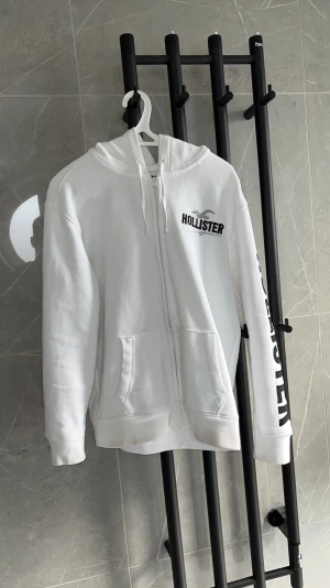 Hollister hoodie - Zip hoodie, lika vit som när jag köpte den för jag har knappt använt den
