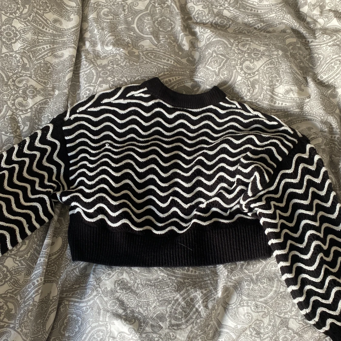 Stickad svart och vit tröja h&m - 90