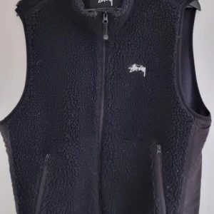 Väst - Begagnad väst, 2 fickor. Lätt noppig men går kanske att fixa till med sax/noppmaskin